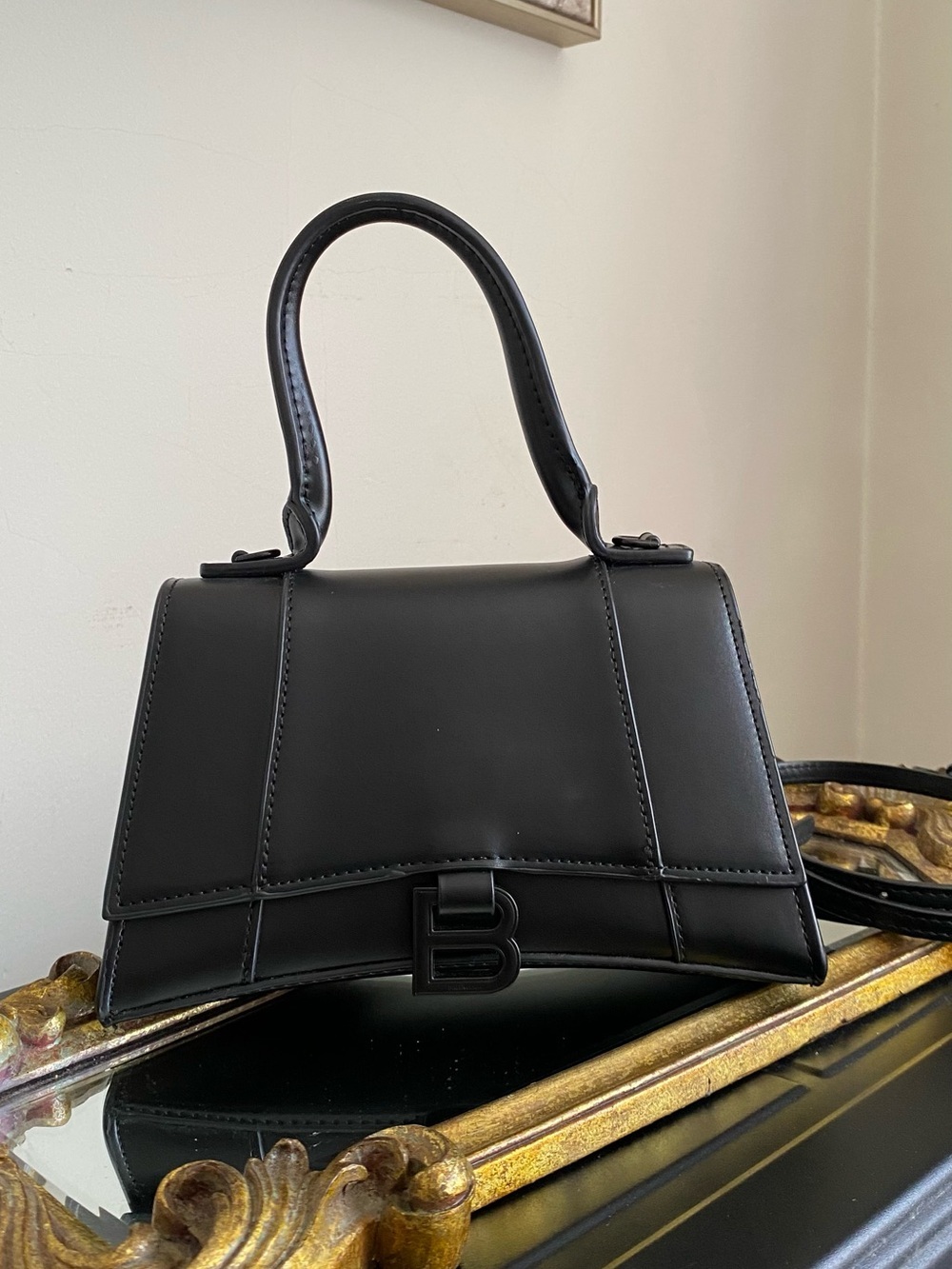 SHOULDER BAG